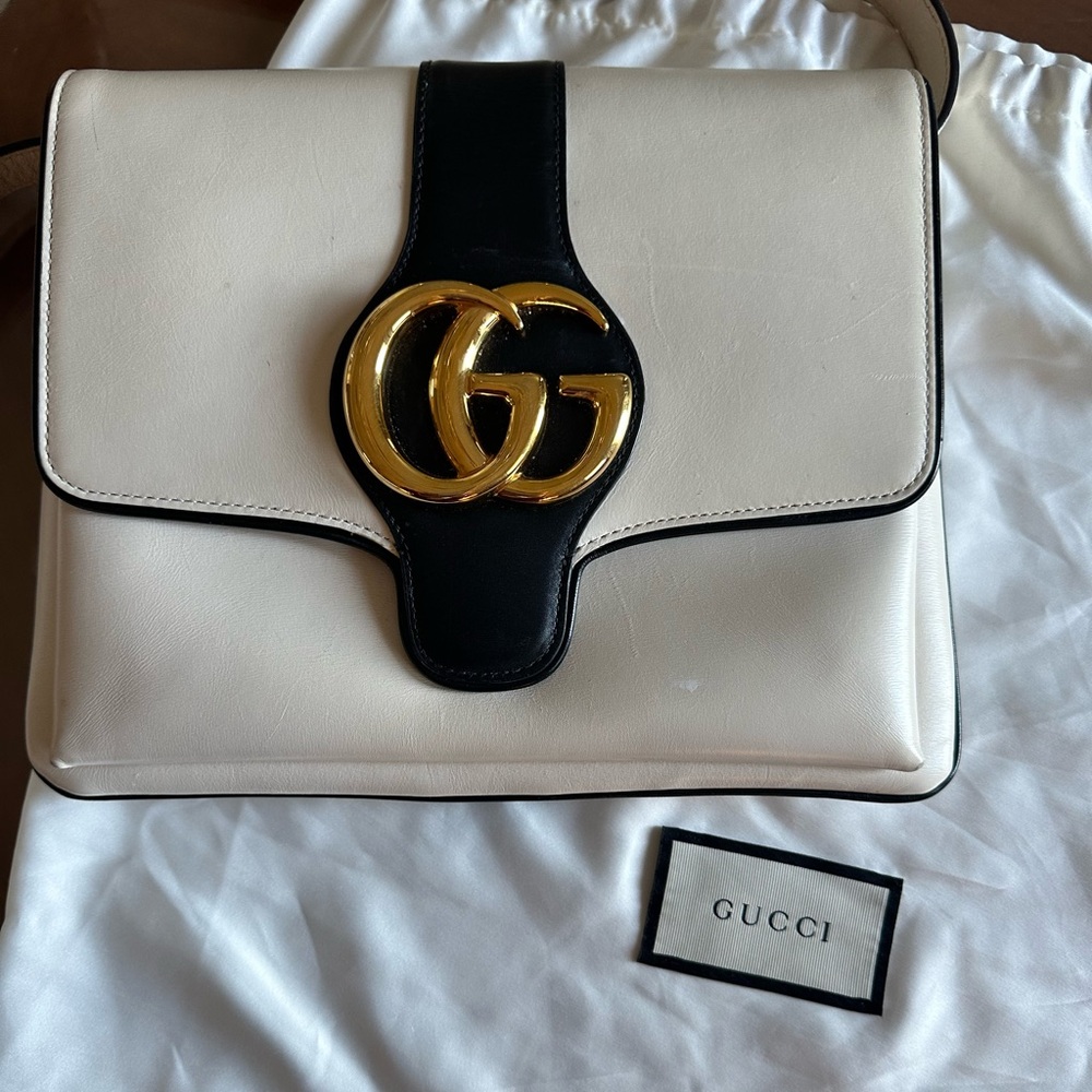 Gucci crossbody handbag with two compartments inside